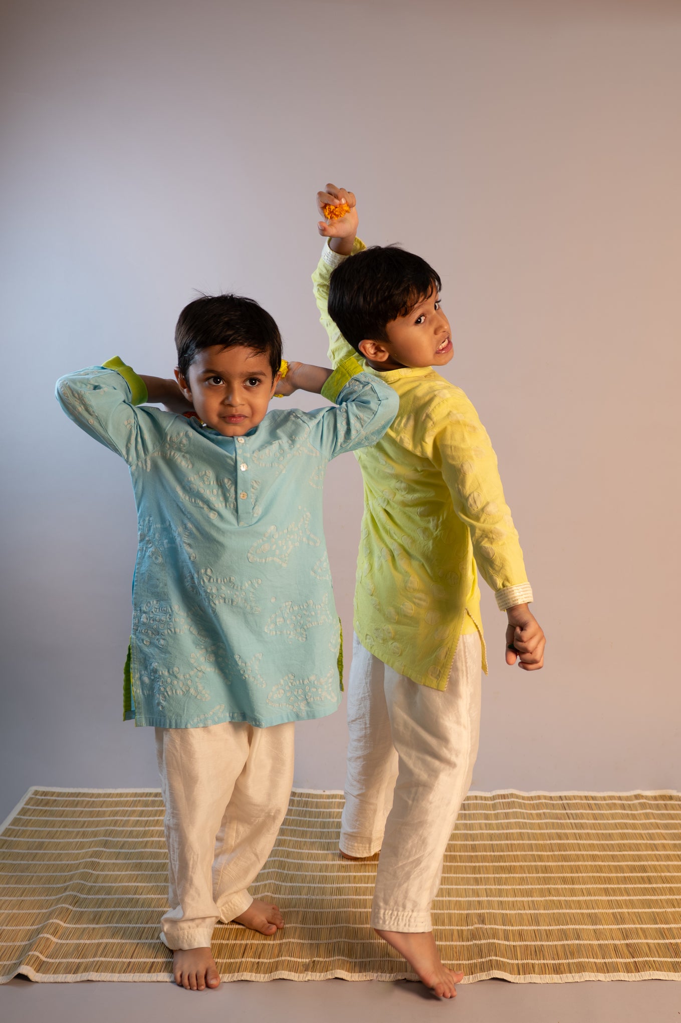 PEELA LADDU BATIK SET